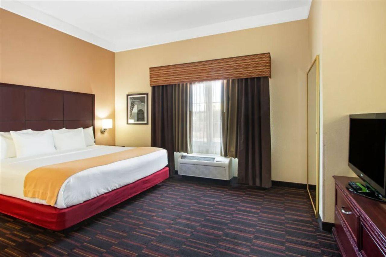 La Quinta Inn & Suites By Wyndham Albuquerque Midtown Ngoại thất bức ảnh